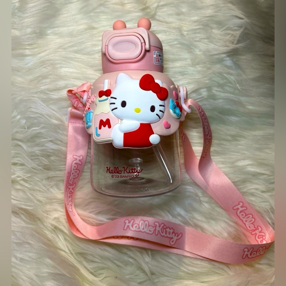 New Hello Kitty Water Bottle Holds 24oz